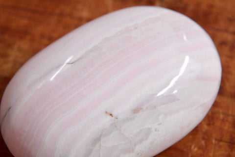 Mangano Calcite Palm Stone