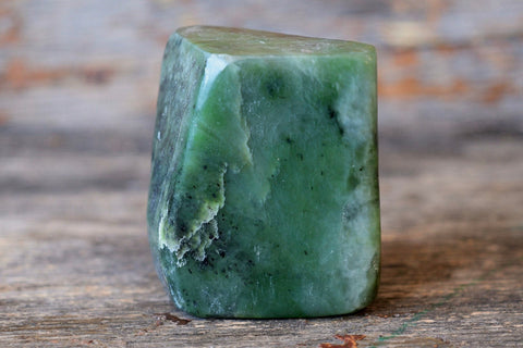Jade Standing Free Shape (340 g)