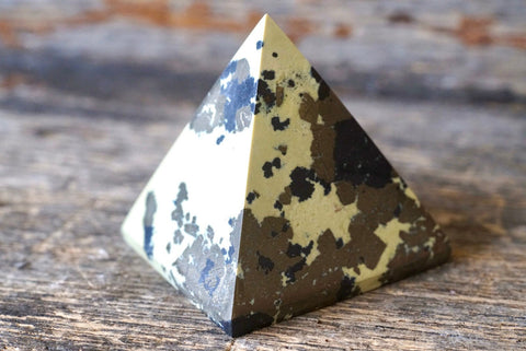 Serpentine Pyramid (50mm)